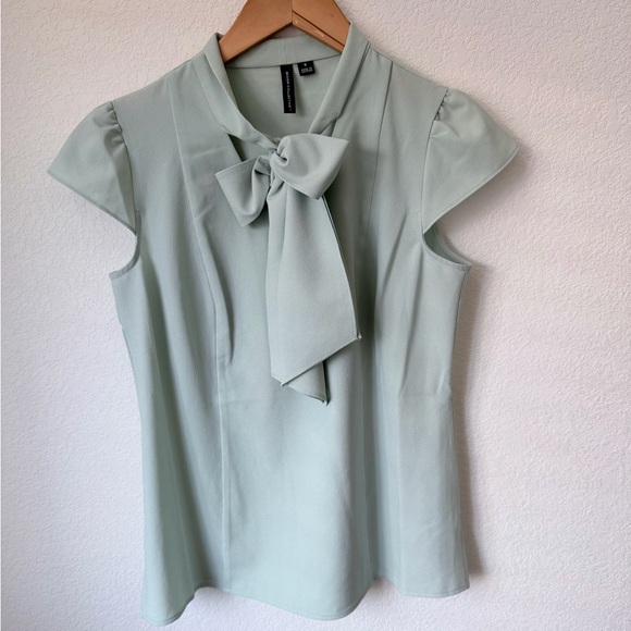 design collection Tops - Light Green Bow Tie Blouse